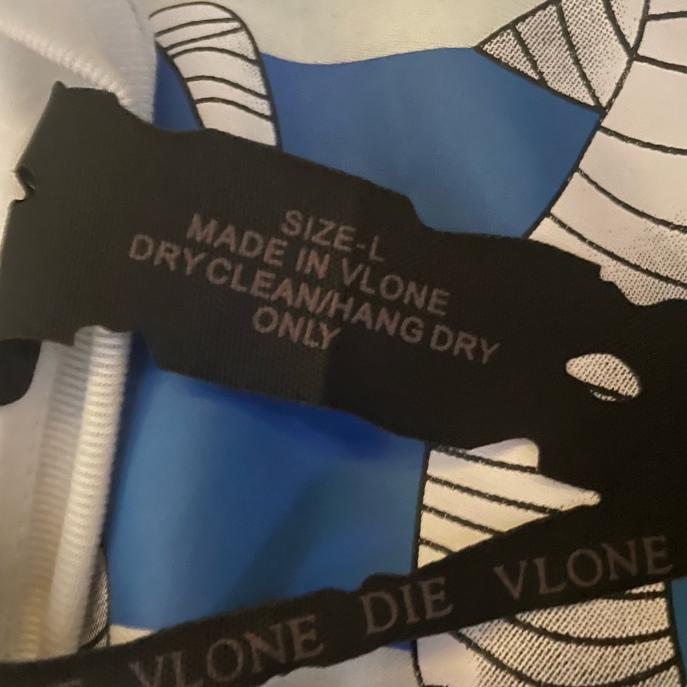 Vlone t -shirt // large